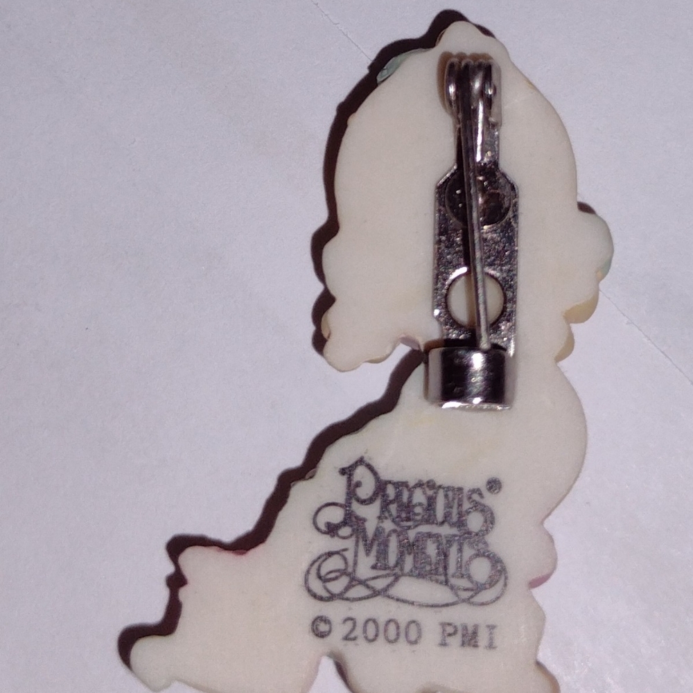 2000 Precious Moments resin MOTHER pin brooch - Picture 2 of 2